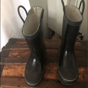 Boys size 1 waterproof rain boots